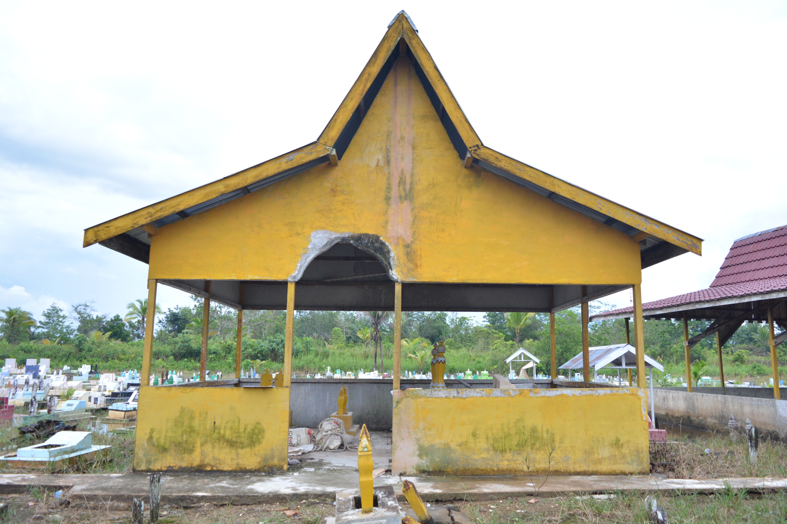 KOMPLEK MAKAM RAJA-RAJA KUBU