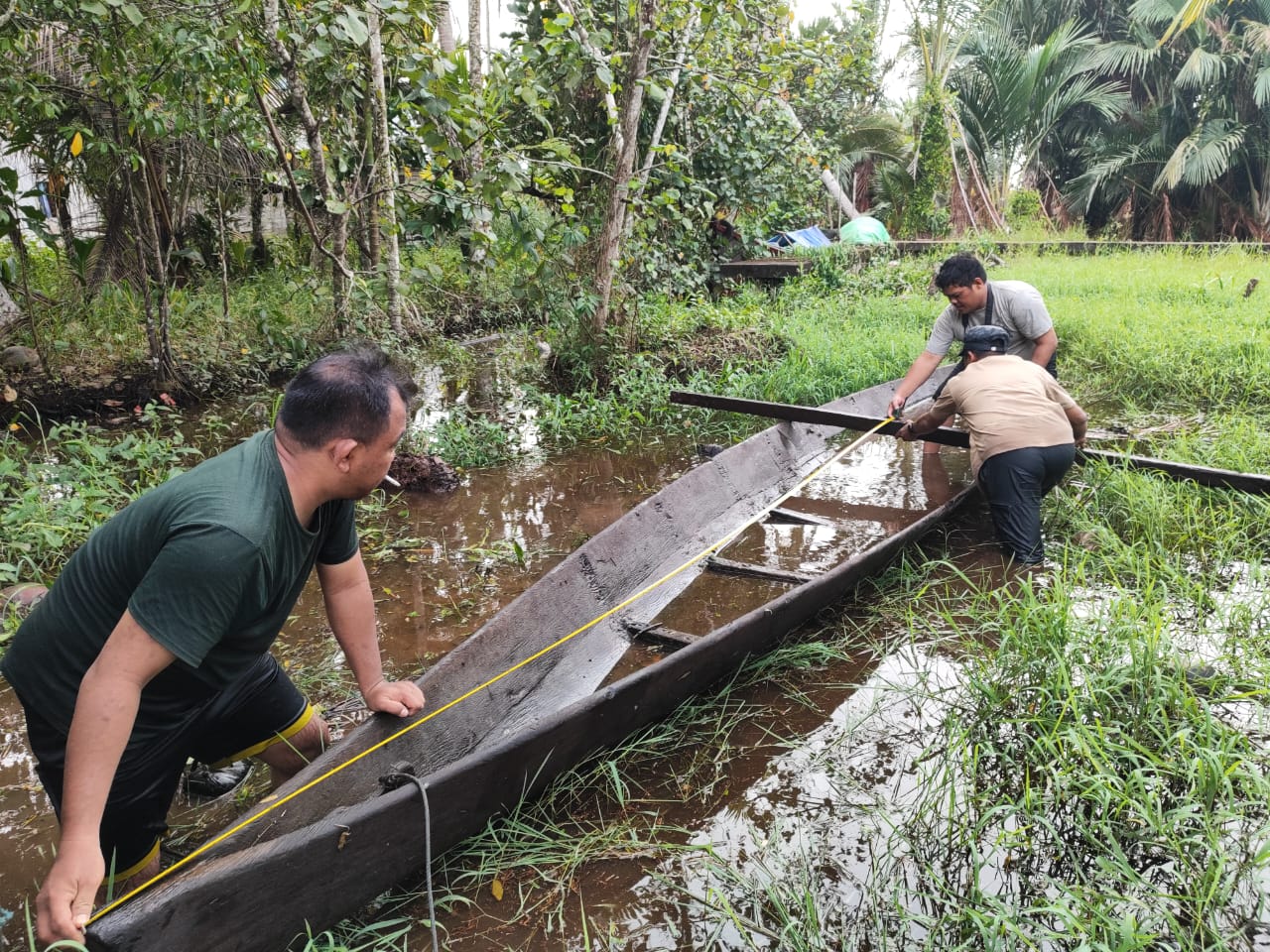 Eksplorasi Sampan “Jalur” Kayu Ulin